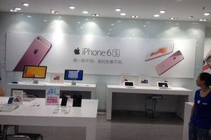 成都卖场iPhone6S油画布喷绘广告